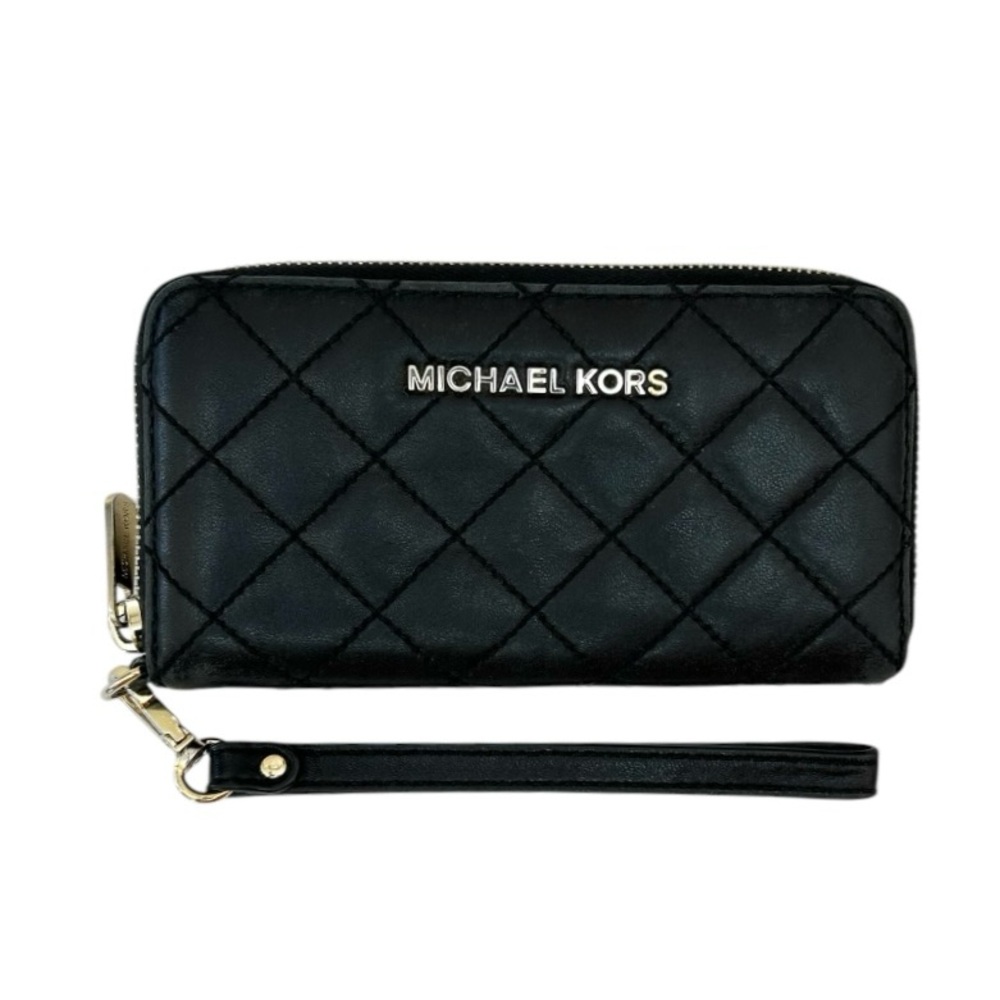 Michael Kors Susannah Large Quilted-Leather Smartphone Wristlet